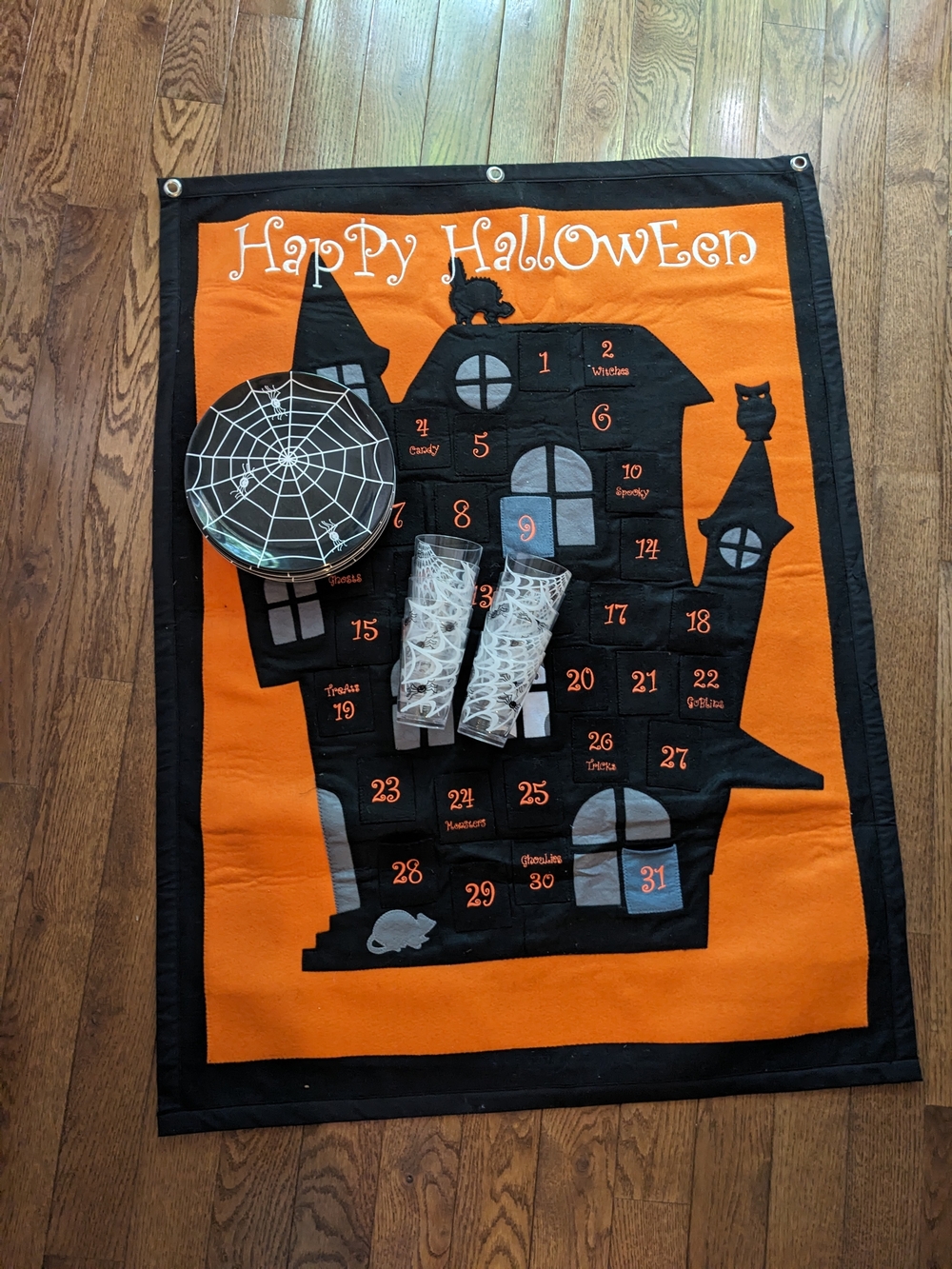Pottery Barn Kids Happy Halloween Felt Spooky Mansion Countdown Calendar 42 x 32